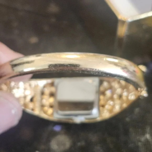 Beautiful Lupai Quartz Cuff Style watch womens - Picture 6 of 7